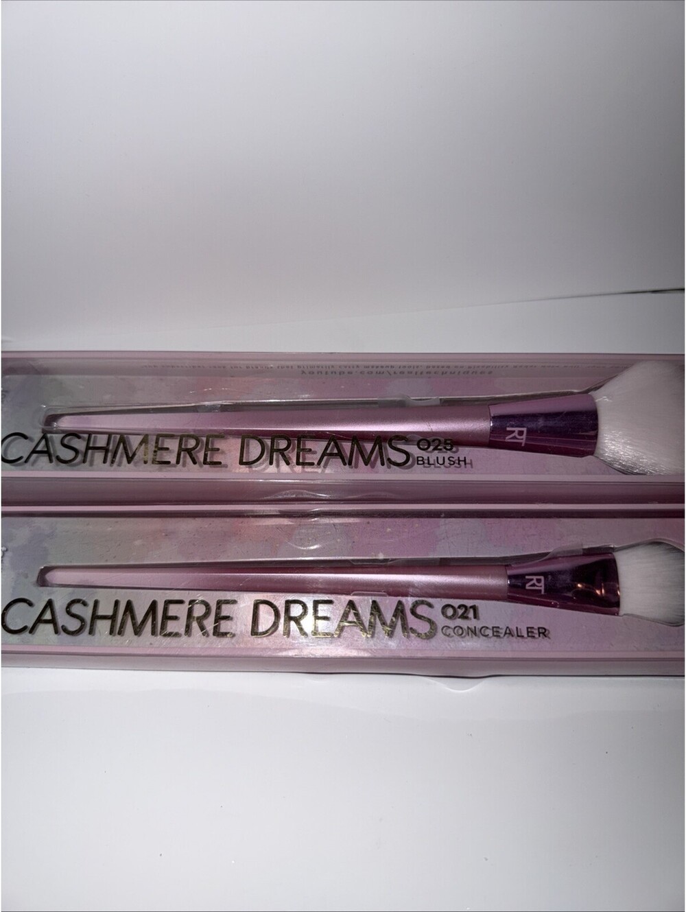 Real Techniques Cashmere Dreams 025 Blush Brush Cream 021 Concealer Brush